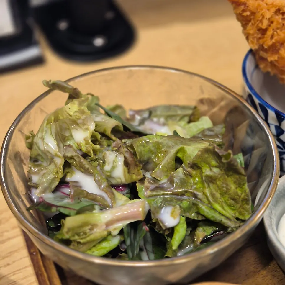 Bowl piled high with salmon and tuna chirashi sushi