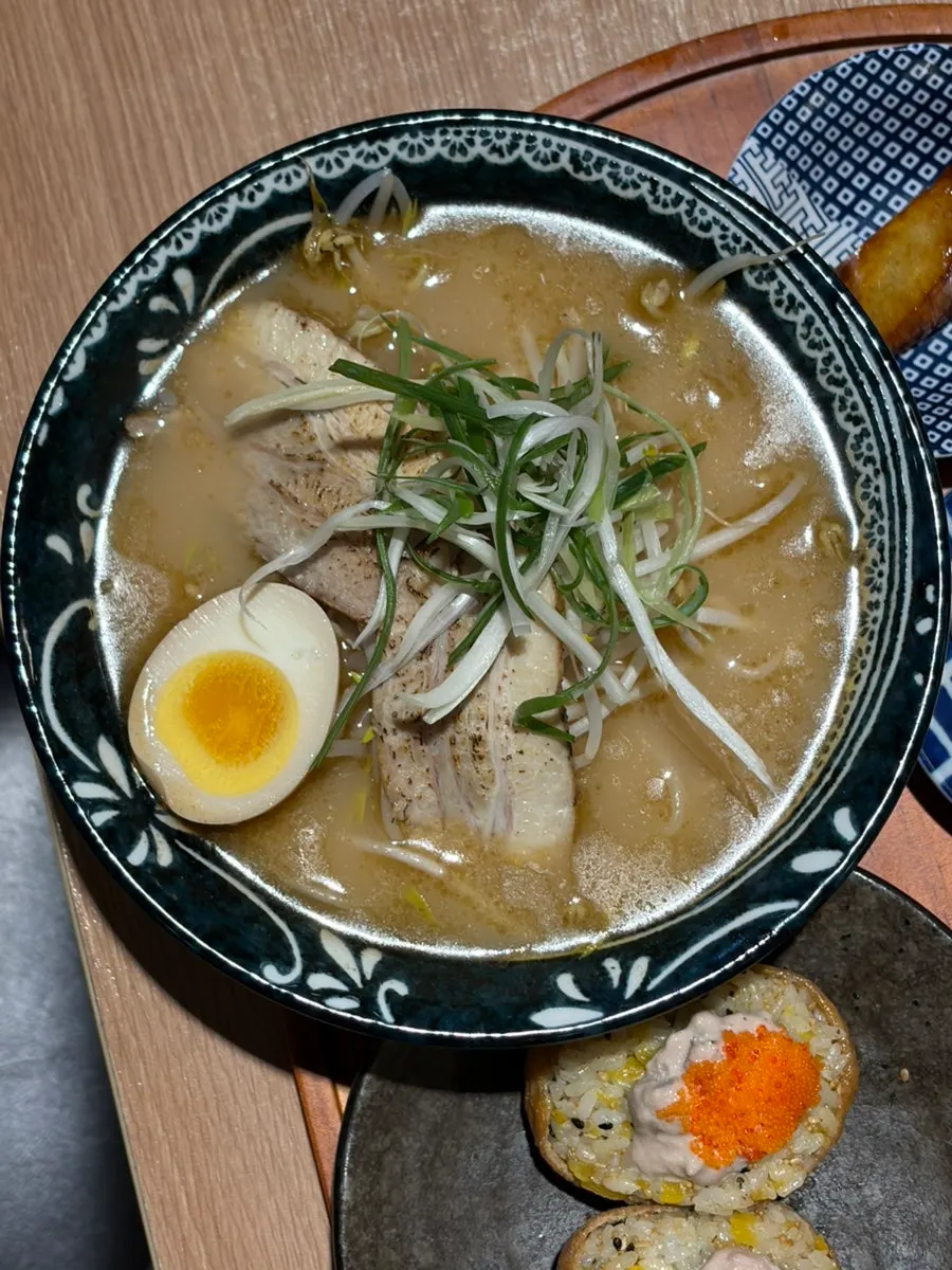 Composition of the Hongdae Gureume ramen set