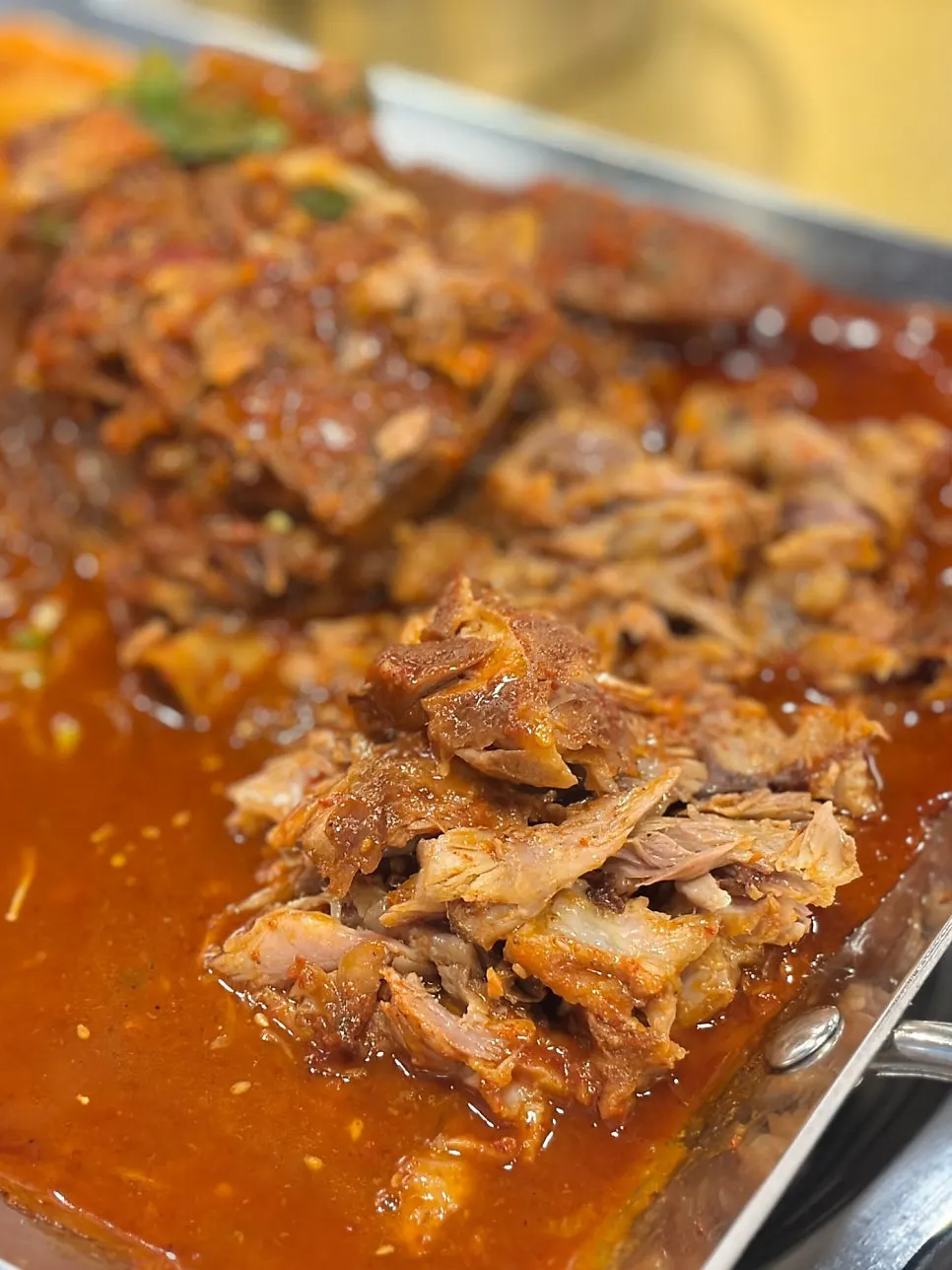 양념이 깊게 밴 불뼈찜 살코기