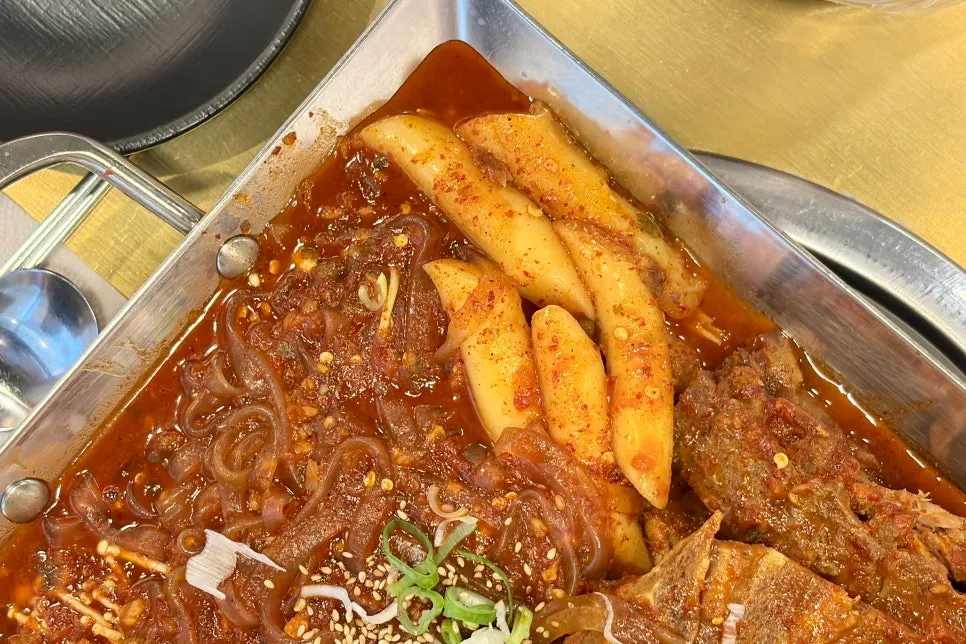 양념을 흡수한 당면 사리 뼈찜