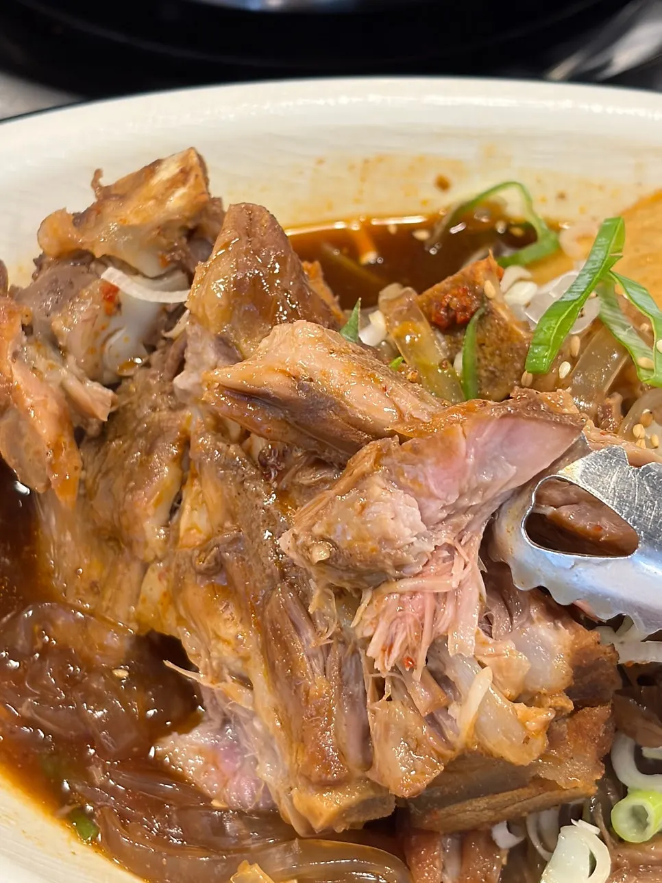 고기와 당면이 담긴 궁중뼈찜