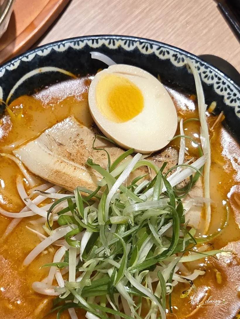 Ramen topped with bean sprouts and shredded scallions