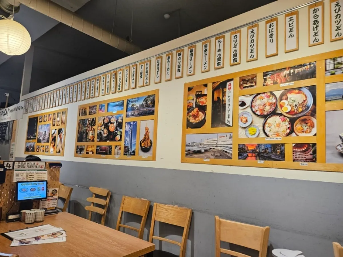 Cute restaurant interior with a Fukuoka atmosphere