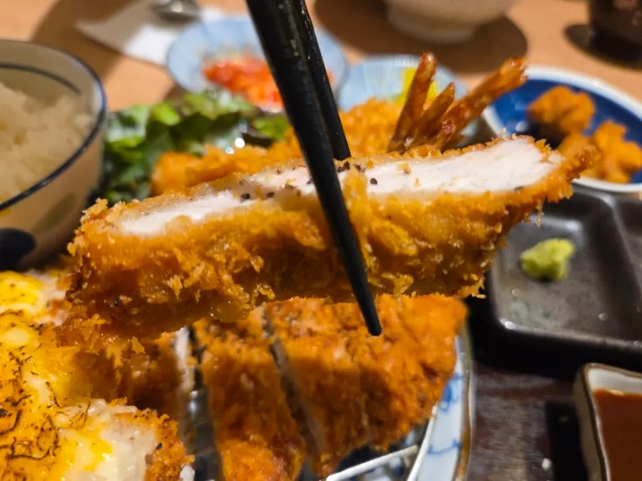 Snow-cheese katsu and pork loin katsu