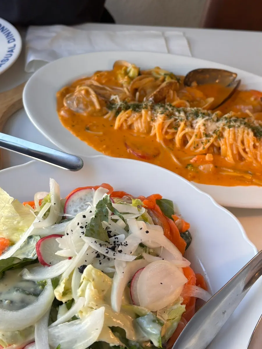 크림과 토마토가 섞인 해산물로제파스타