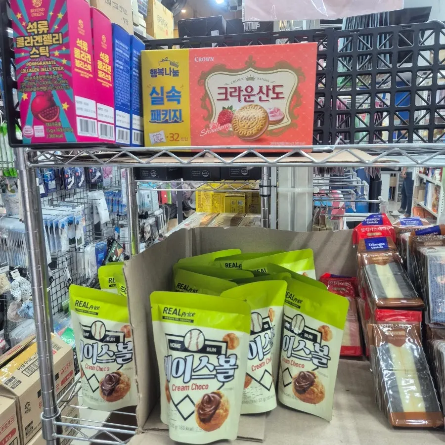 계란 과자 음료 라면을 판매하는 진열 공간