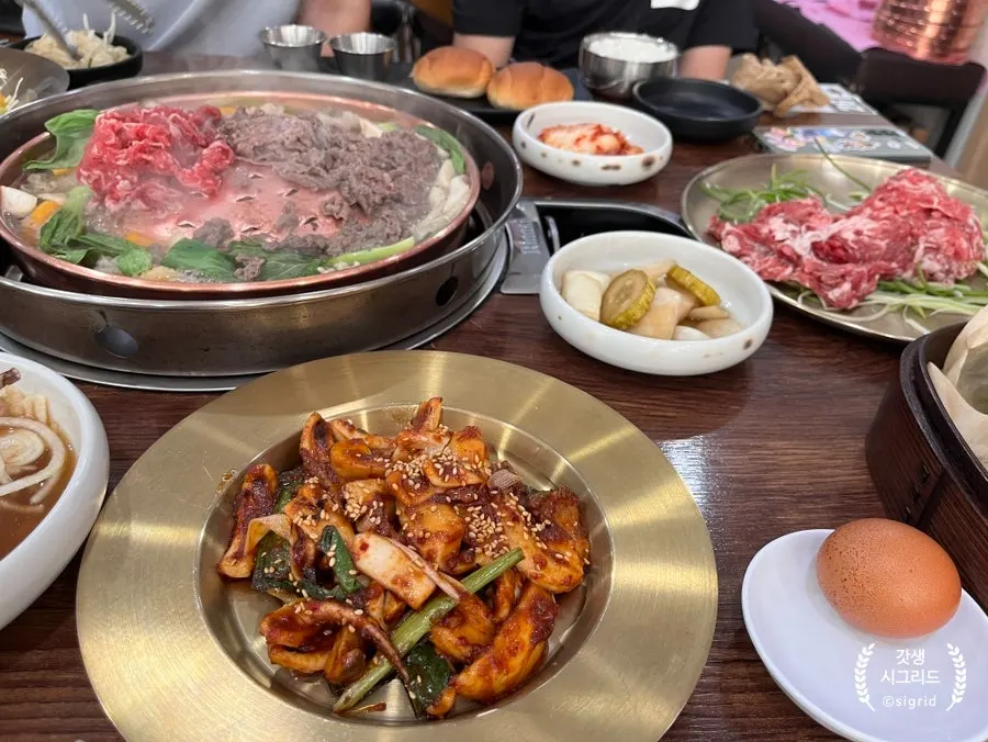 Full bulgogi table spread at Dongchuwon Bulgogi