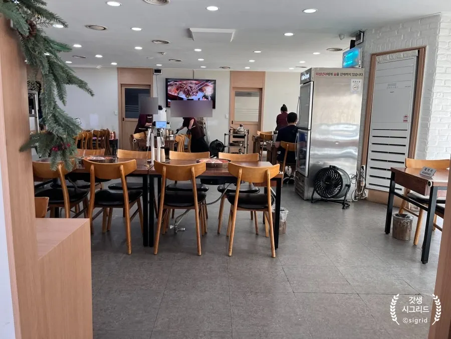 Private group room at the very back of the restaurant