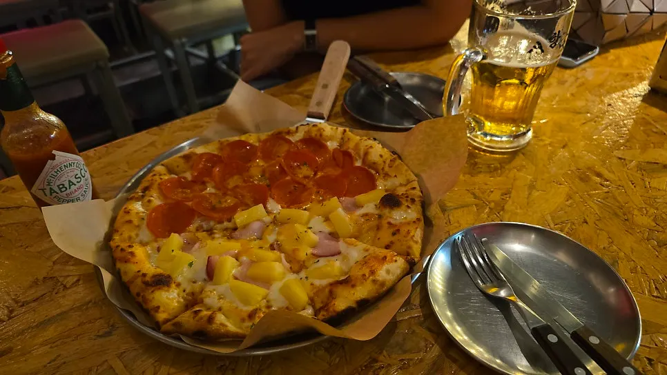 Half Hawaiian, half pepperoni pizza