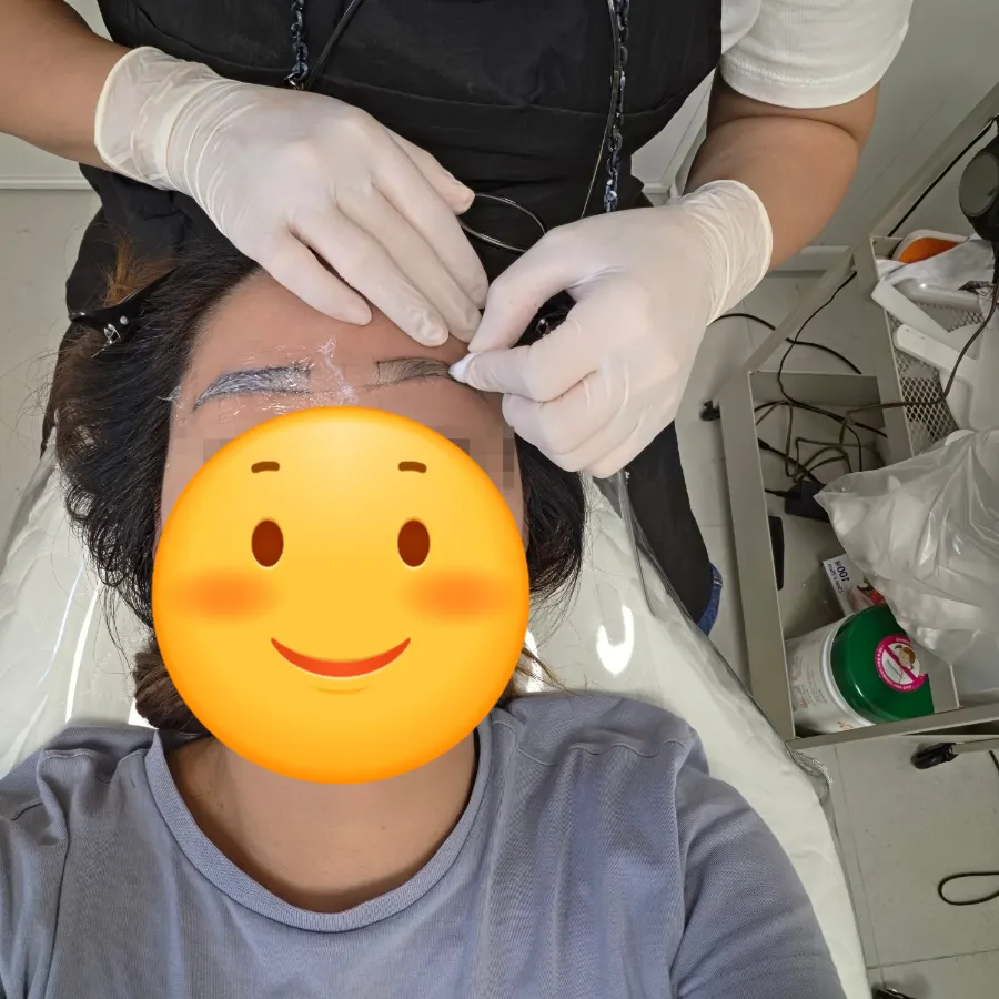 눈썹 주변 붉어짐 관련 사진