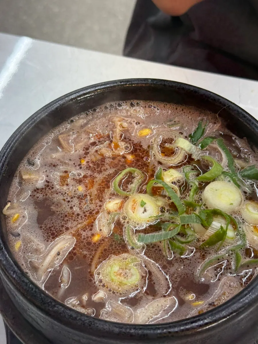 두 가지 국밥 메뉴 상차림
