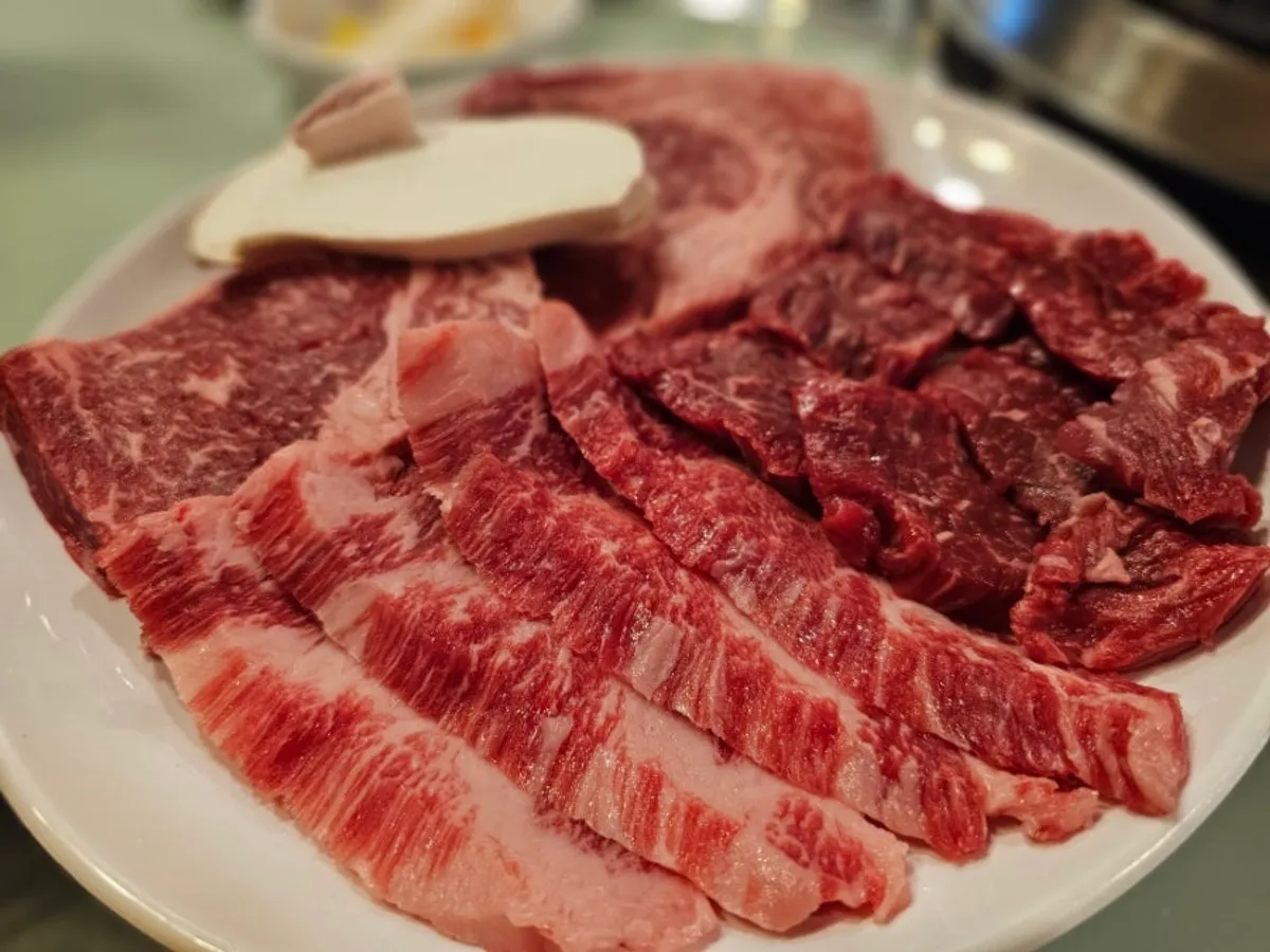Main photo of hanwoo grilled on a stone plate at Kkuseokji Dolpan Hanu Incheon Nonhyeon Branch