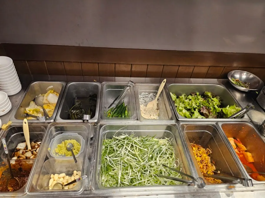 Self-serve side dish bar