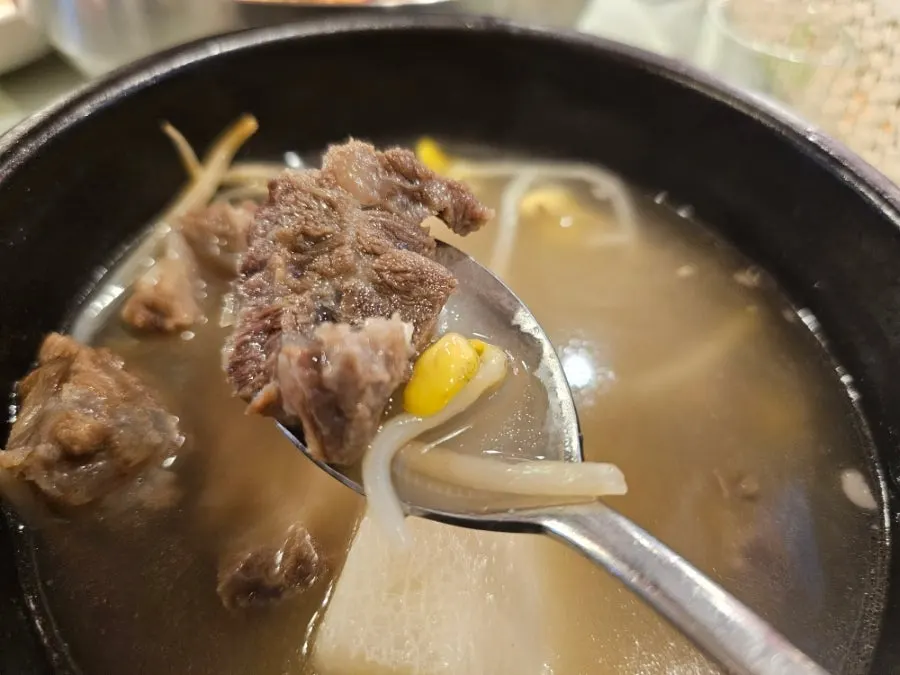 Broth from the ₩1,000 hanwoo bone soup