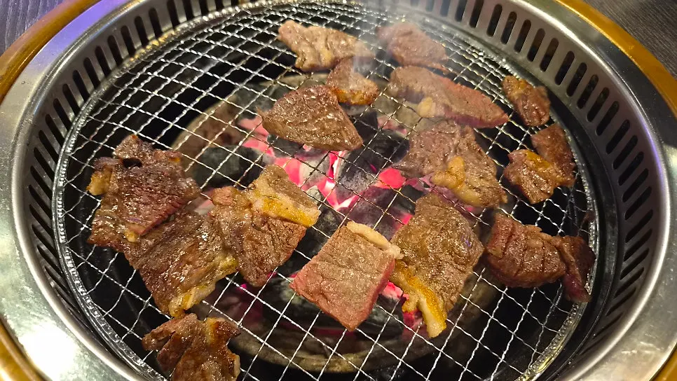 육즙이 남게 구운 한우 단면