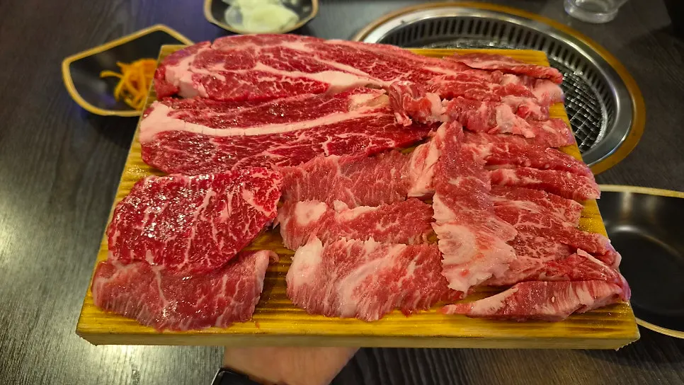 식사를 마무리한 십년한우실비집 테이블