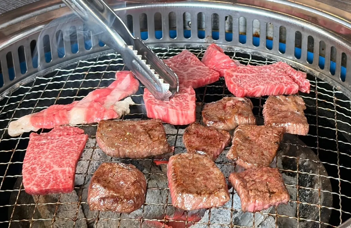 Premium hanwoo cuts on the grill