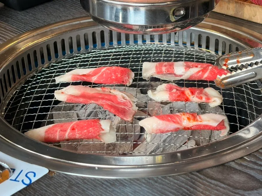 Assorted hanwoo cuts arranged on a plate