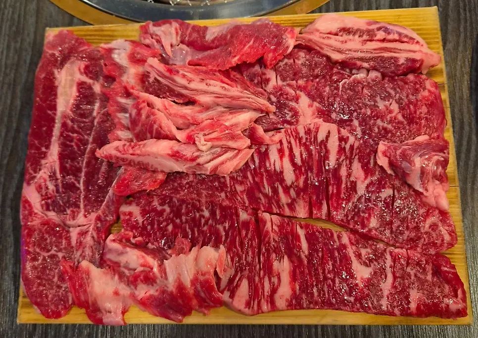 당일 작업분 랜덤 부위로 담긴 십년한우 500g