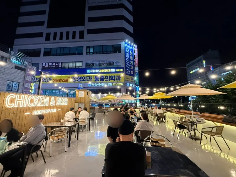 Open-sky rooftop yajang on Dalbitgwangjang's 3rd floor