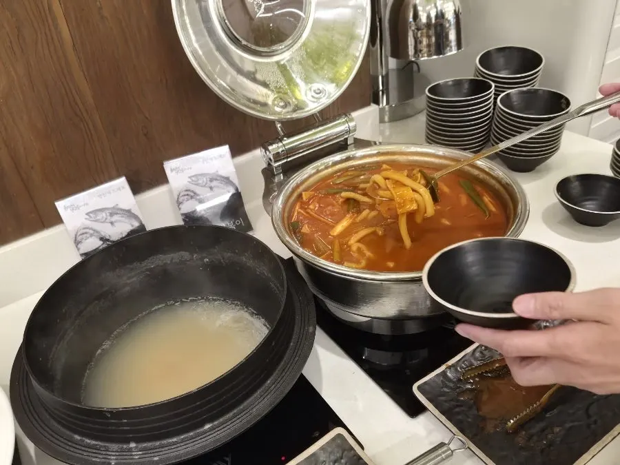 셀프바 떡볶이 코너