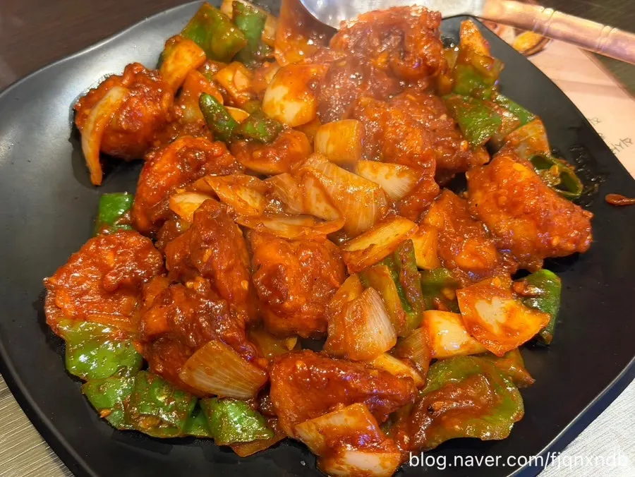 추가 주문한 프라운칠리 새우 요리