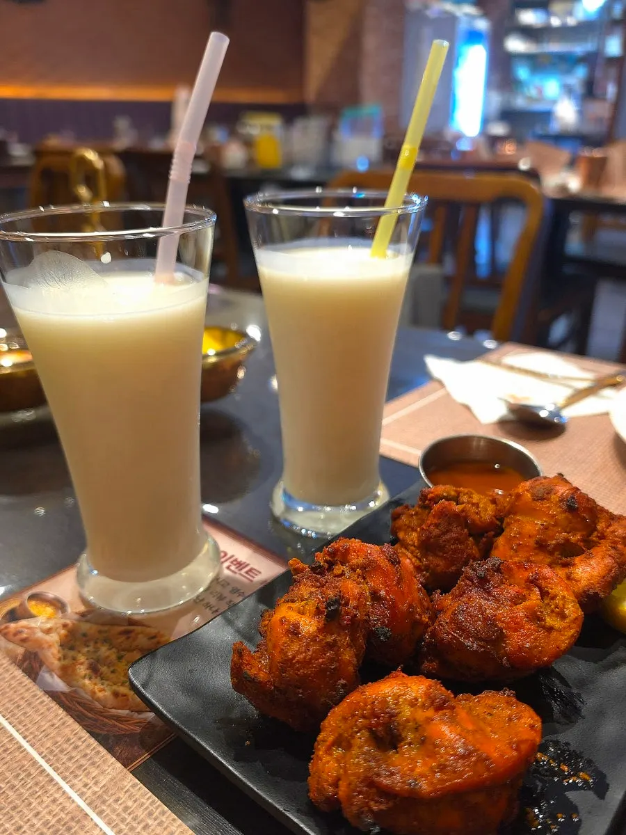 기본 맛으로 주문한 라씨 한 잔