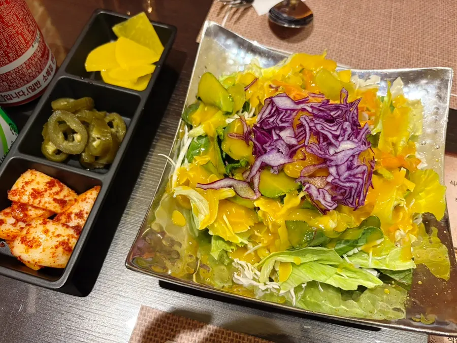 인디아 더르바르 세트 C 주문 후 차려진 테이블