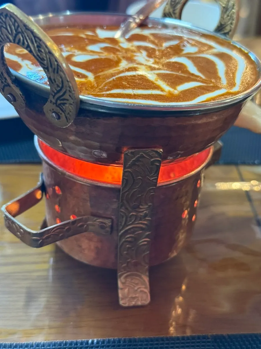 Tandoori chicken served with sauce