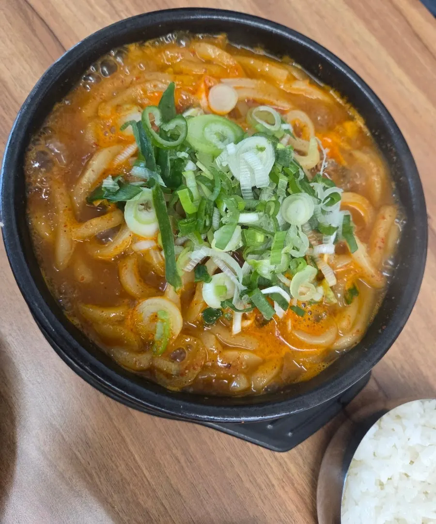 Ppyeo udon haejangguk with udon noodles