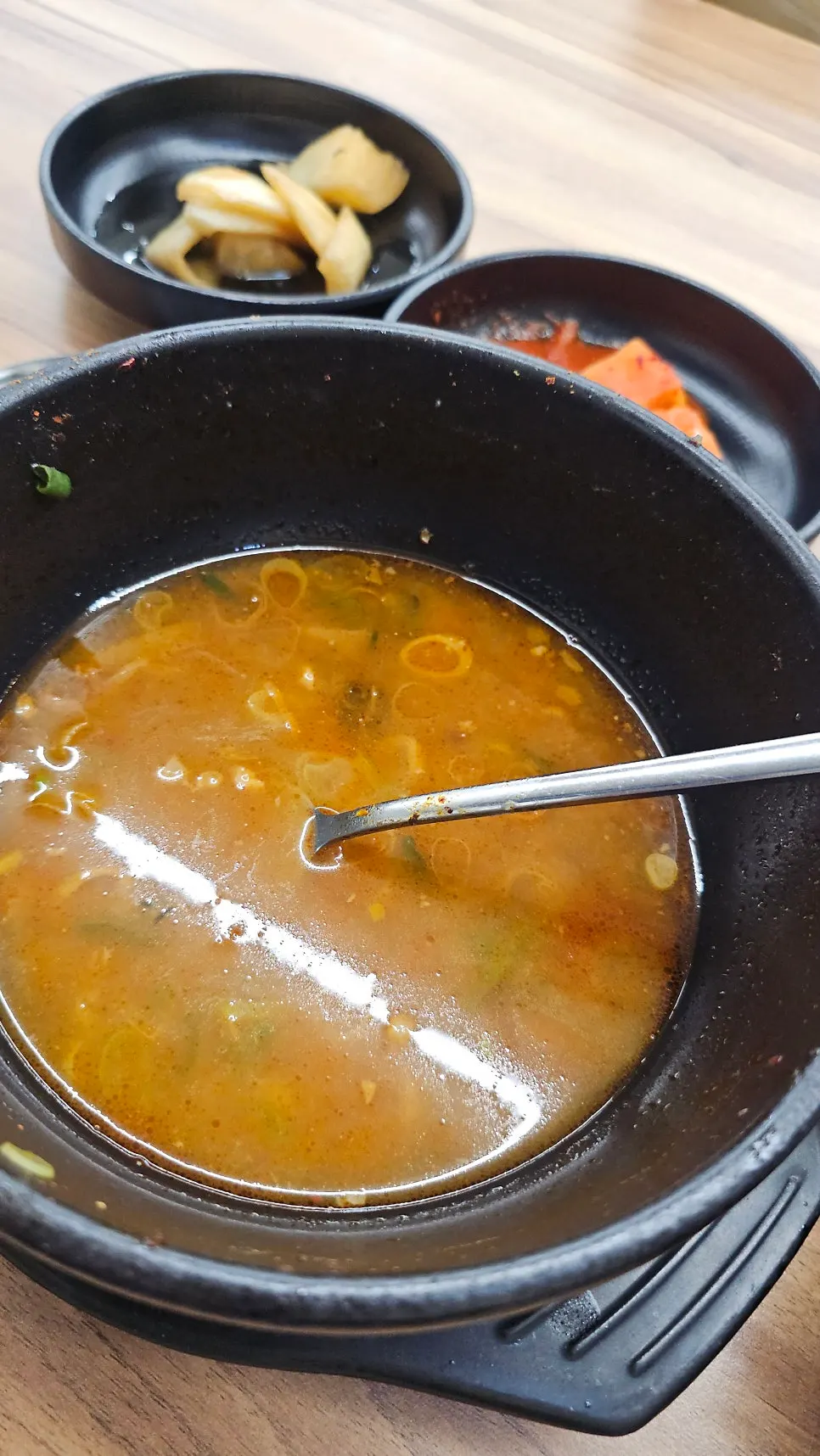 A spoonful of special bone haejangguk with rice