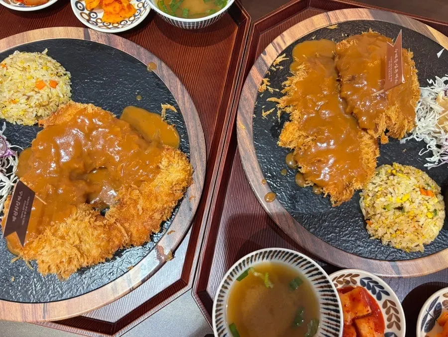 컵에 따른 탄산음료