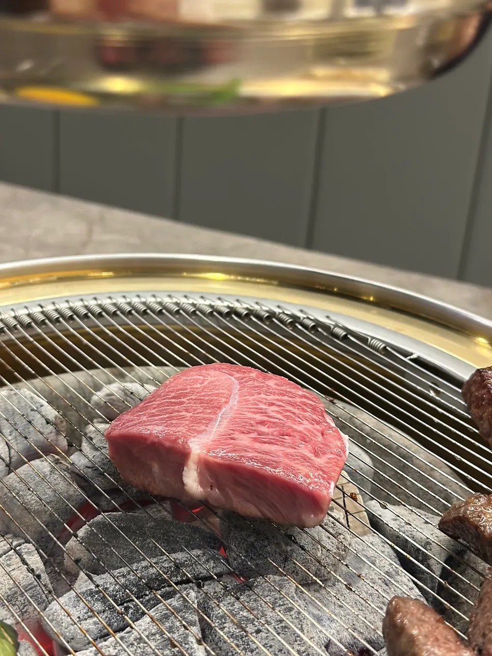 Yeongpo Hwa-ro's bucheotsal cooking on the grill