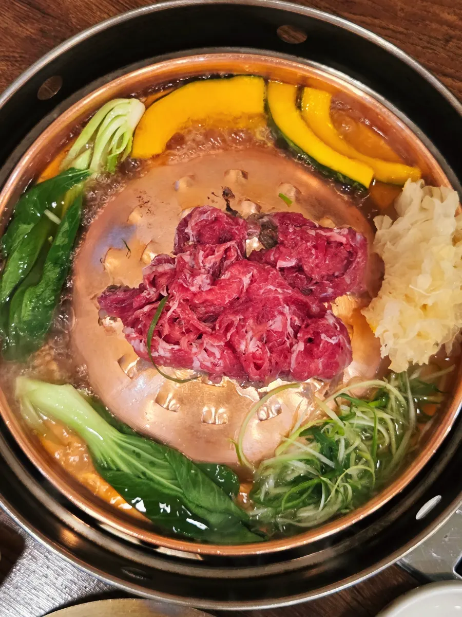 Seoul-style bulgogi simmered with broth