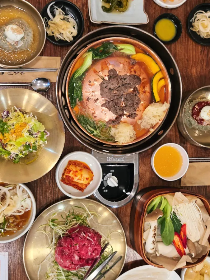 Seoul-style bulgogi with side dishes