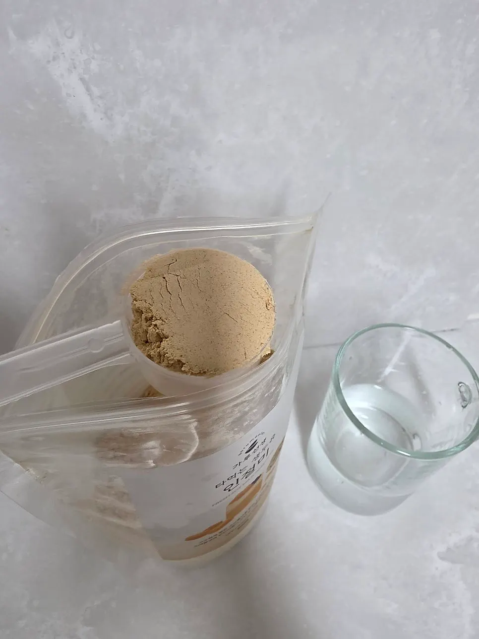 Light beige injeolmi soy milk powder