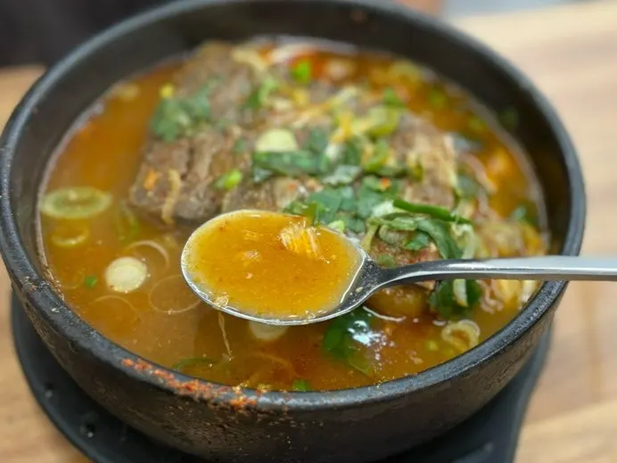 Close-up of the regular pork bone soup broth