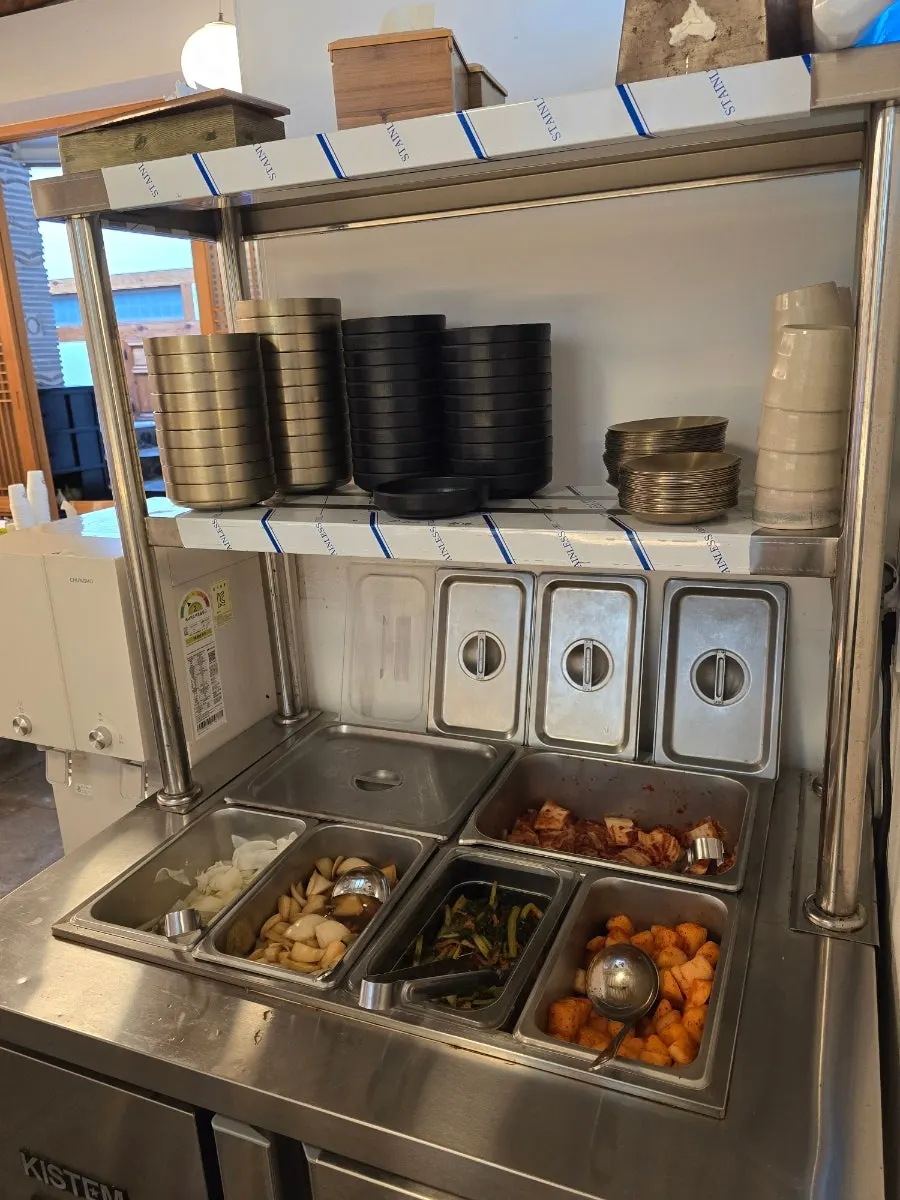 Self-serve side dish corner