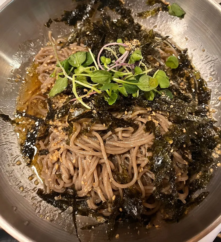 Buckwheat noodles mixed with perilla oil