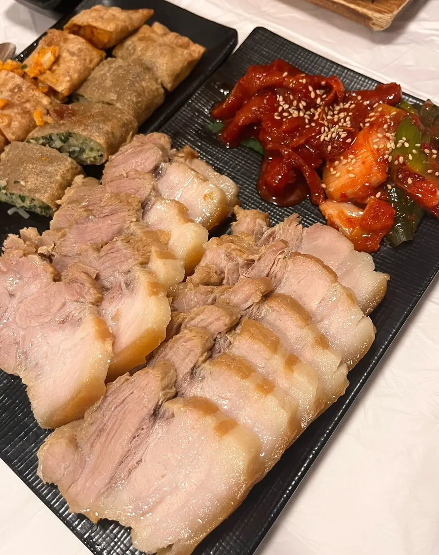 Boiled pork bossam plate included in the 2-person set