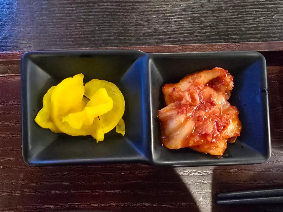 一同上桌的小菜盤
