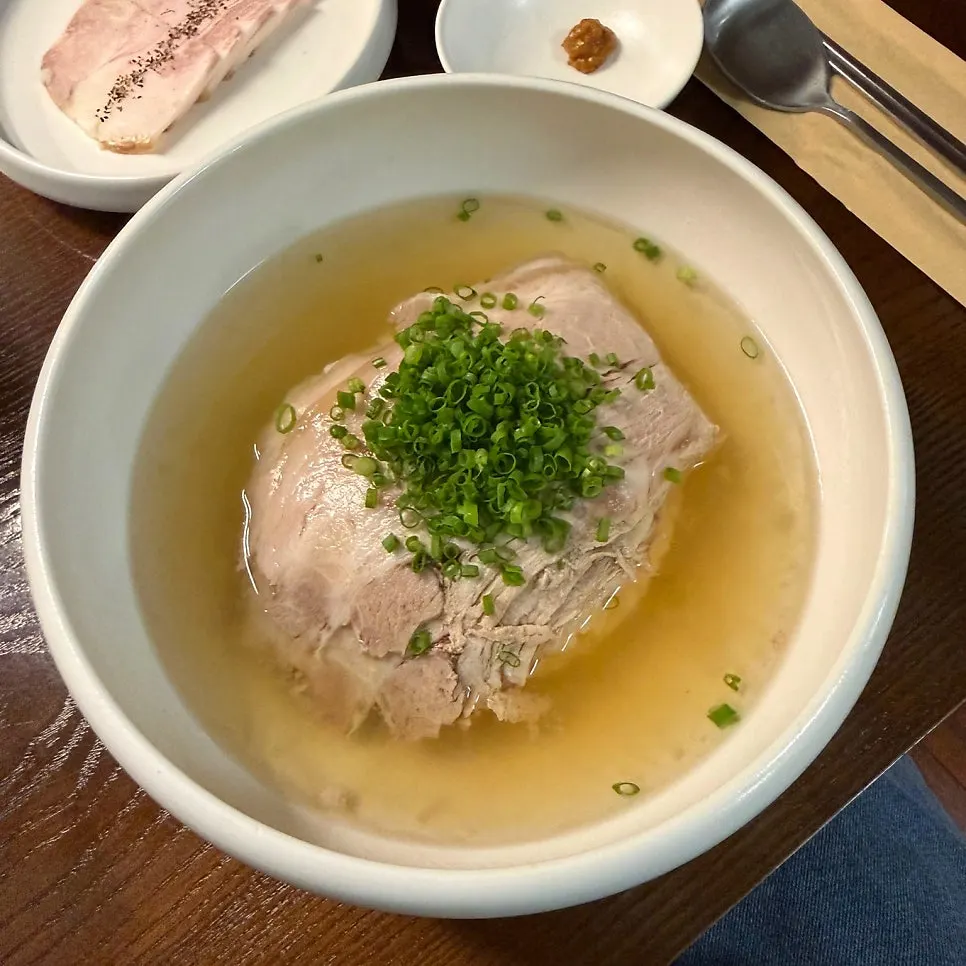 A bowl of Wolha Gomtang with its milky white broth