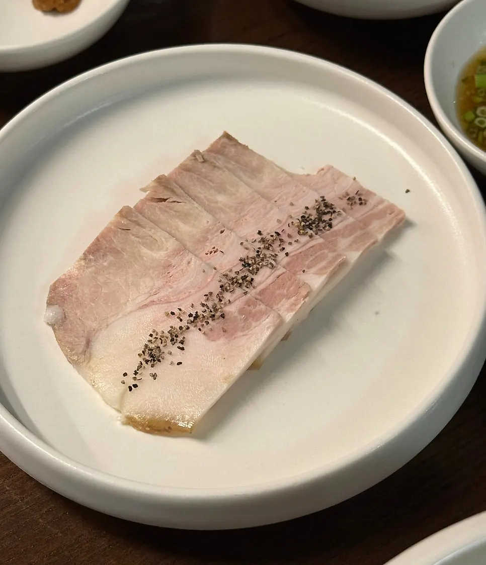 The cold pork sampler included in Wolhadong's 2-person set