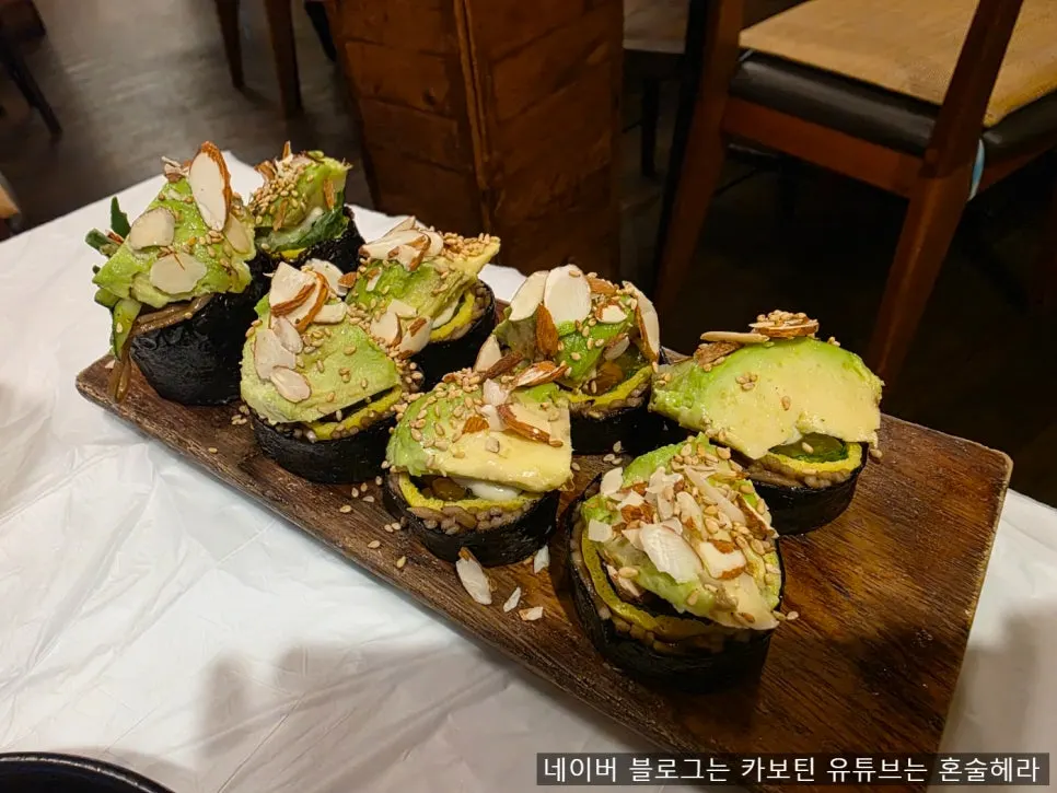 Set menu combining makguksu and bossam