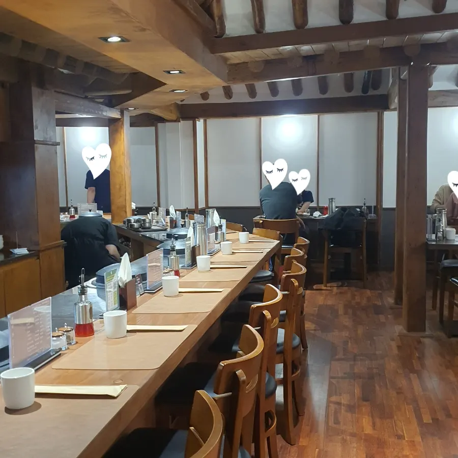 차분한 분위기의 월하동 입구와 안국 골목