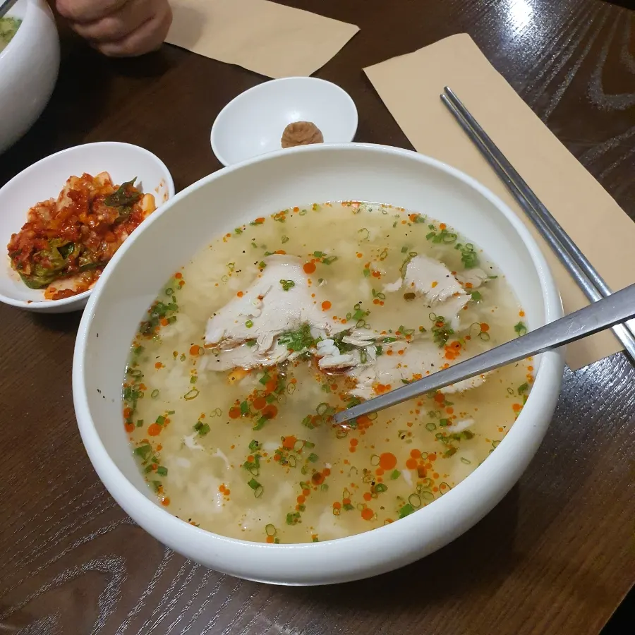 월하동에서 둘이 먹은 곰탕 두 그릇