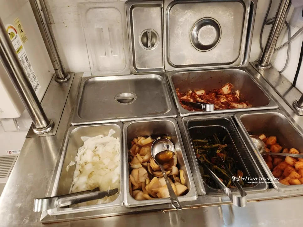 셀프 반찬 코너 전경