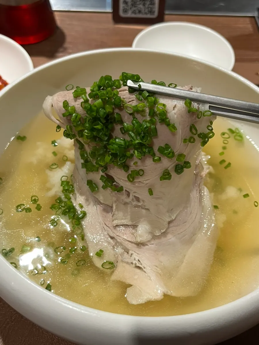 Thick, tender slices of meat in the gomtang