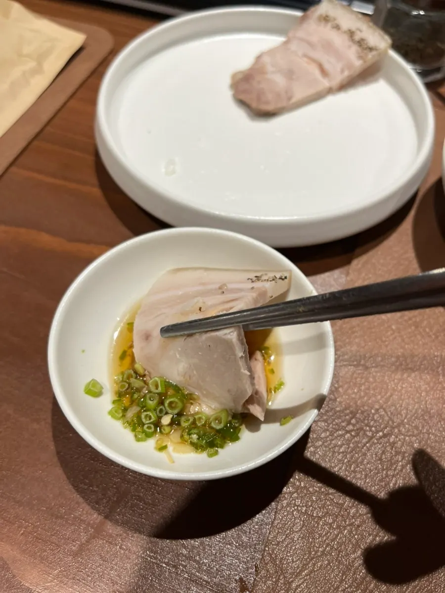 Plate of cold jeyuk with pickled-vegetable sauce