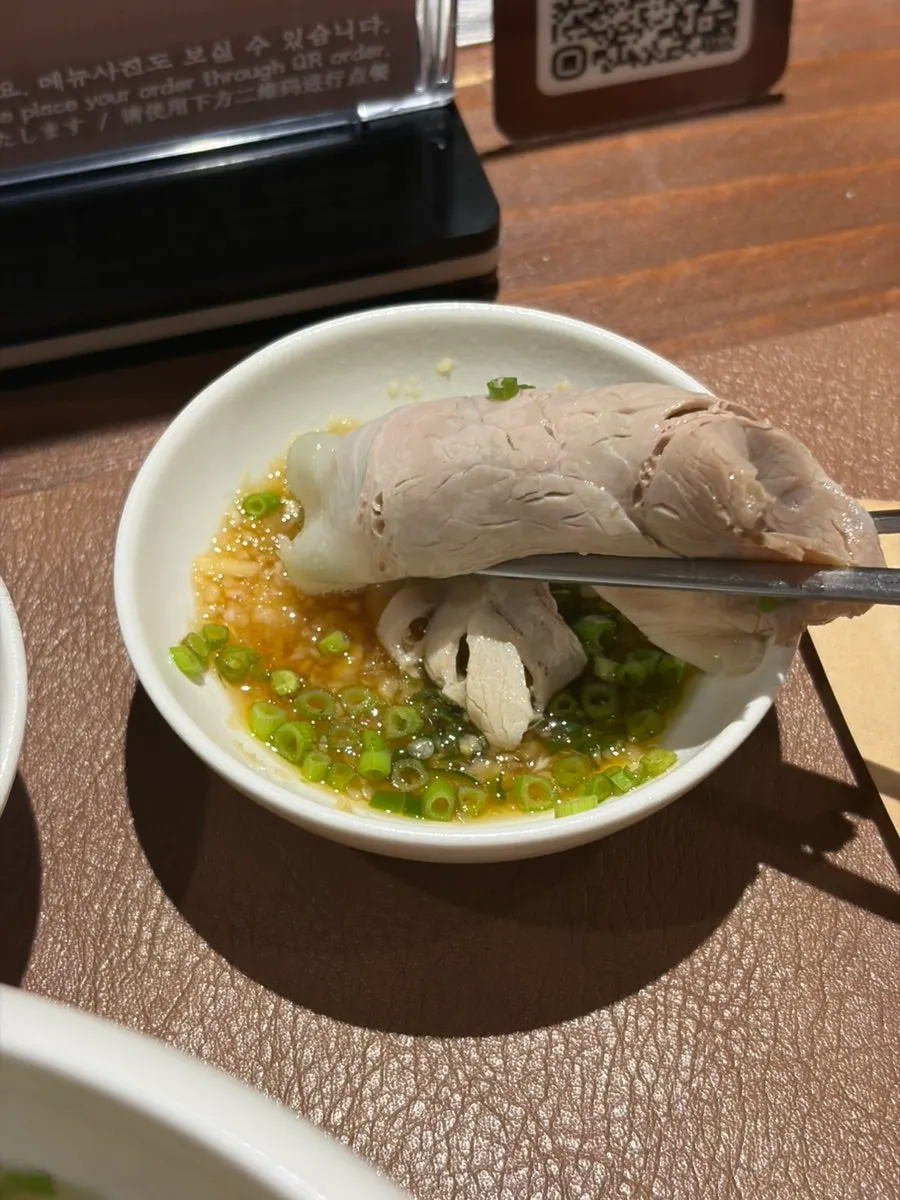 Wolhadong's gomtang table setting
